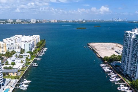 Снять в аренду кондоминиум в Норт-Бей-Виллидж, Флорида 3 спальни, 144.18м2, № 1946360 - фото 6