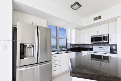 Снять в аренду кондоминиум в Норт-Бей-Виллидж, Флорида 3 спальни, 144.18м2, № 1946360 - фото 11