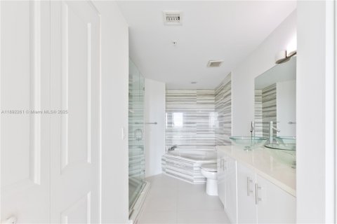 Снять в аренду кондоминиум в Норт-Бей-Виллидж, Флорида 3 спальни, 144.18м2, № 1946360 - фото 22