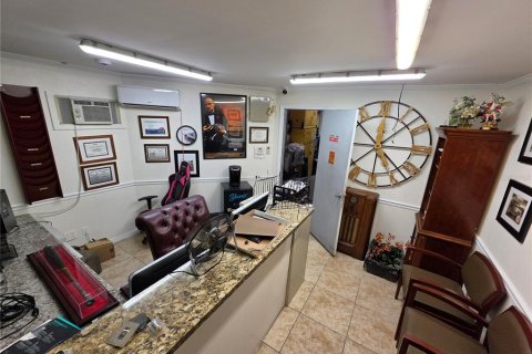 Commercial property in Fort Myers, Florida 111.48 sq.m. № 2430904 - photo 4