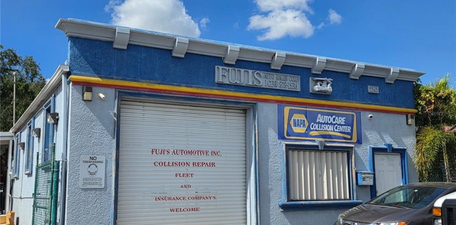 Commercial property in Fort Myers, Florida 111.48 sq.m. № 2430904