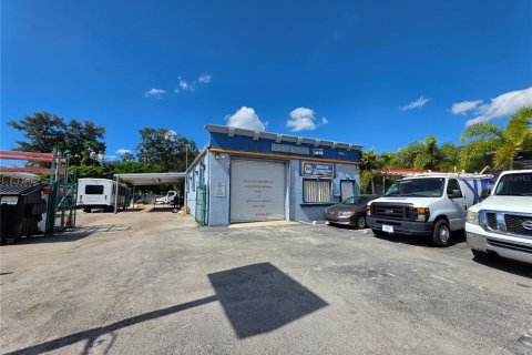 Commercial property in Fort Myers, Florida 111.48 sq.m. № 2430904 - photo 2