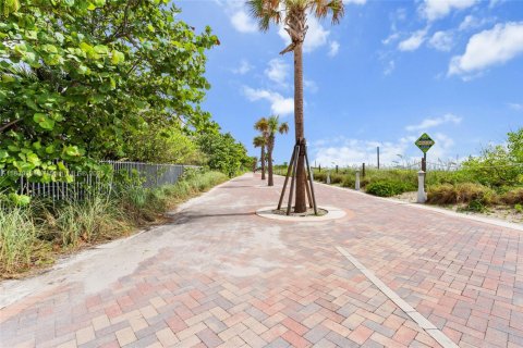 Condo in Miami Beach, Florida, 2 bedrooms № 1934691 - photo 14