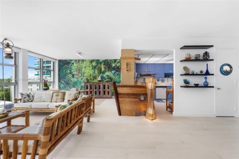 Condo in Miami Beach, Florida, 2 bedrooms № 1934691 - photo 3