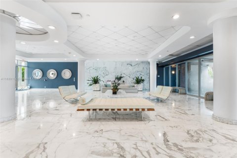 Condo in Miami Beach, Florida, 2 bedrooms № 1934691 - photo 12