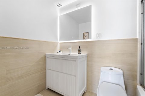 Condo in Miami Beach, Florida, 2 bedrooms № 1934691 - photo 9