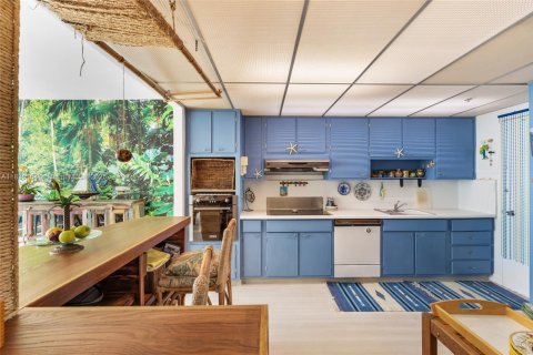 Condo in Miami Beach, Florida, 2 bedrooms № 1934691 - photo 5