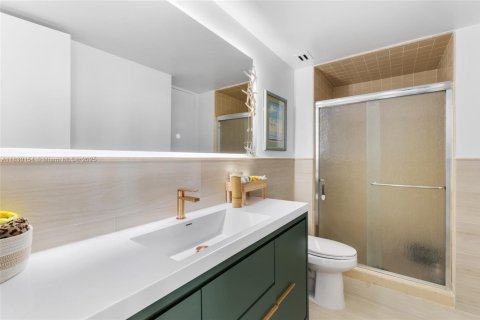 Condo in Miami Beach, Florida, 2 bedrooms № 1934691 - photo 11