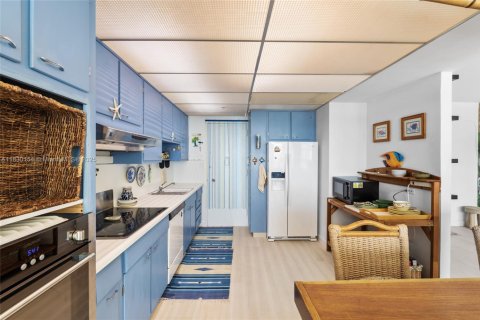 Condo in Miami Beach, Florida, 2 bedrooms № 1934691 - photo 6