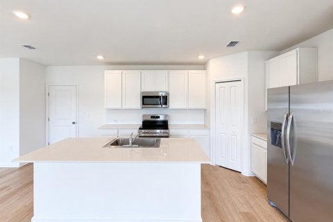 Villa ou maison à louer à Winter Haven, Floride: 4 chambres, 174.66 m2 № 2378302 - photo 6