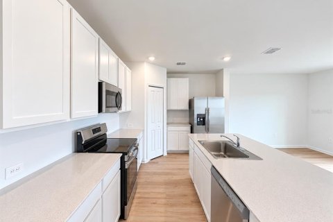 Villa ou maison à louer à Winter Haven, Floride: 4 chambres, 174.66 m2 № 2378302 - photo 5