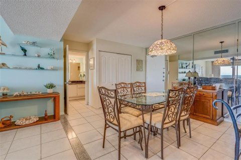 Condo in Clearwater, Florida, 2 bedrooms  № 1916533 - photo 13