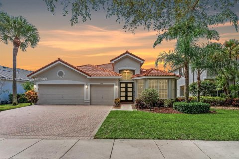 House in Boca Raton, Florida 4 bedrooms, 248.61 sq.m. № 1931773 - photo 1