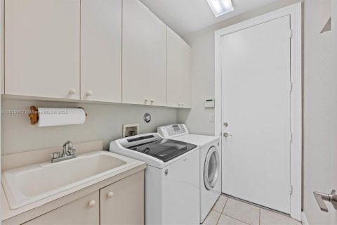 House in Boca Raton, Florida 4 bedrooms, 248.61 sq.m. № 1931773 - photo 29