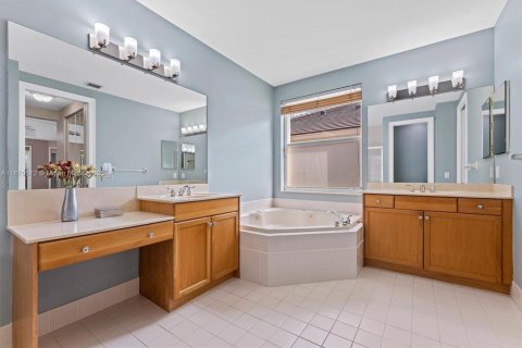 House in Boca Raton, Florida 4 bedrooms, 248.61 sq.m. № 1931773 - photo 22