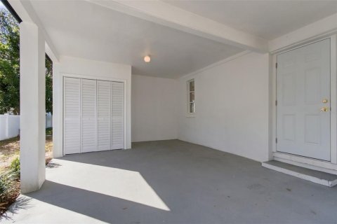 House in Saint Petersburg, Florida 4 bedrooms, 129.32 sq.m. № 2431161 - photo 21