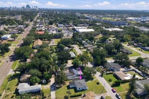 House in Saint Petersburg, Florida 4 bedrooms, 129.32 sq.m. № 2431161 - photo 2