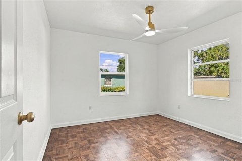 House in Saint Petersburg, Florida 4 bedrooms, 129.32 sq.m. № 2431161 - photo 13