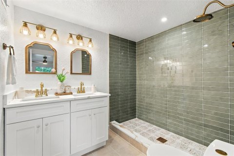 House in Saint Petersburg, Florida 4 bedrooms, 129.32 sq.m. № 2431161 - photo 10