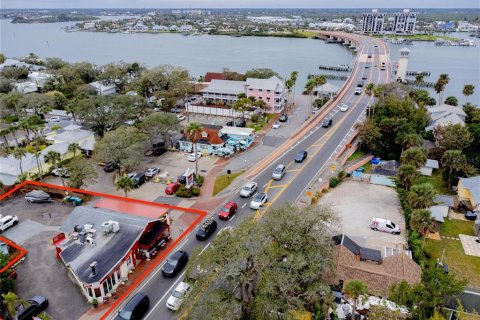 Commercial property in New Smyrna Beach, Florida 167.41 sq.m. № 1688116 - photo 1