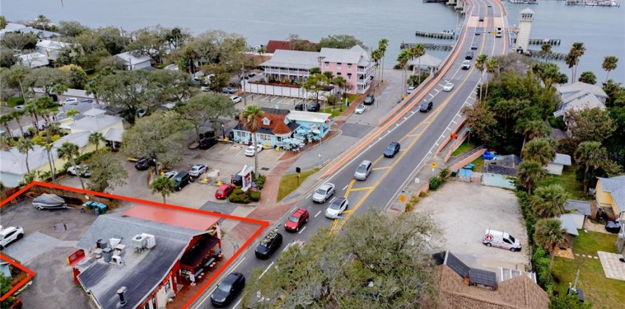 Commercial property in New Smyrna Beach, Florida 167.41 sq.m. № 1688116