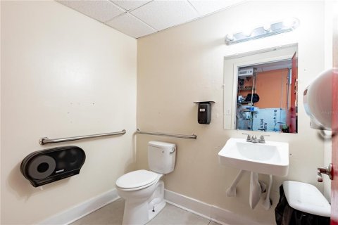 Commercial property in New Smyrna Beach, Florida 167.41 sq.m. № 1688116 - photo 14