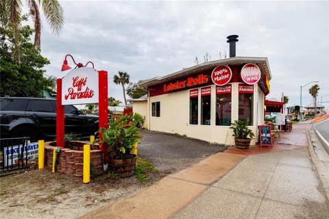 Commercial property in New Smyrna Beach, Florida 167.41 sq.m. № 1688116 - photo 2