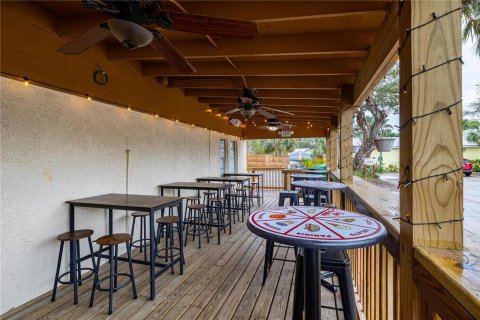 Commercial property in New Smyrna Beach, Florida 167.41 sq.m. № 1688116 - photo 12