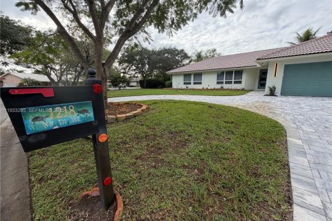 Купить виллу или дом в Корал-Спрингс, Флорида 4 спальни, 189.15м2, № 1991191 - фото 16