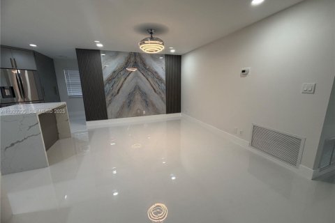 Купить виллу или дом в Корал-Спрингс, Флорида 4 спальни, 189.15м2, № 1991191 - фото 28