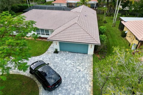 Купить виллу или дом в Корал-Спрингс, Флорида 4 спальни, 189.15м2, № 1991191 - фото 1