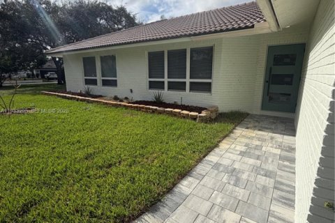 Купить виллу или дом в Корал-Спрингс, Флорида 4 спальни, 189.15м2, № 1991191 - фото 11