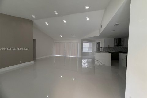 Купить виллу или дом в Корал-Спрингс, Флорида 4 спальни, 189.15м2, № 1991191 - фото 24