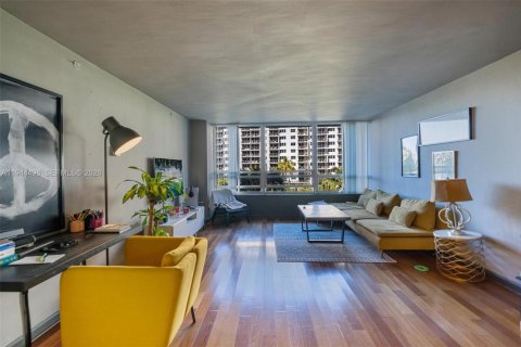 Снять в аренду кондоминиум в Майами-Бич, Флорида 1 спальня, 73.21м2, № 2001061 - фото 2