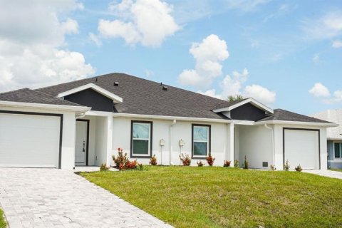 Apartment in Port Charlotte, Florida 3 bedrooms, 128.11 sq.m. № 2353315