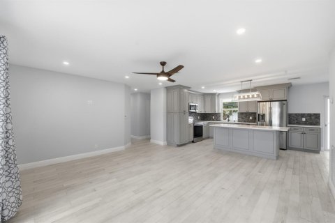 House in Fort Lauderdale, Florida 3 bedrooms, 116.13 sq.m. № 2246220 - photo 9