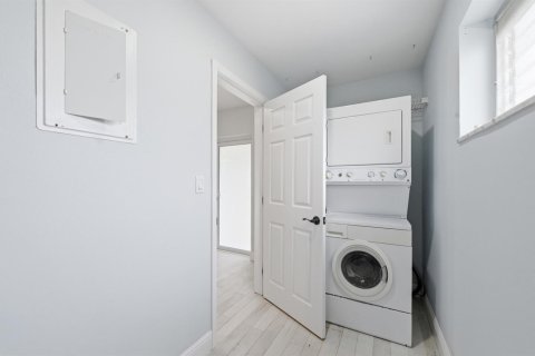 House in Fort Lauderdale, Florida 3 bedrooms, 116.13 sq.m. № 2246220 - photo 26