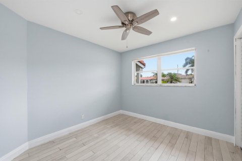 House in Fort Lauderdale, Florida 3 bedrooms, 116.13 sq.m. № 2246220 - photo 17