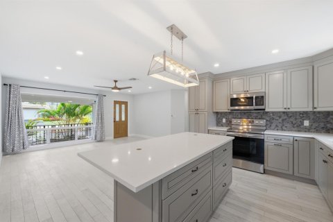 House in Fort Lauderdale, Florida 3 bedrooms, 116.13 sq.m. № 2246220 - photo 13