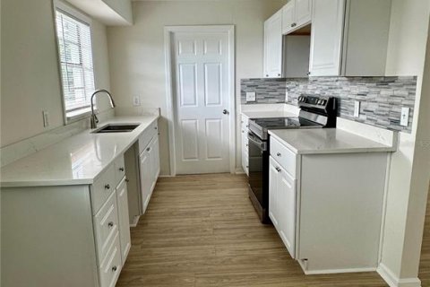 Купить виллу или дом в Хейнс-Сити, Флорида 7 комнат, 92.9м2, № 1899985 - фото 2