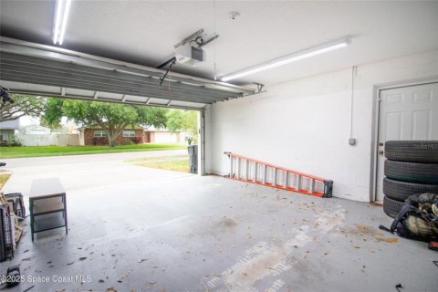 House in Titusville, Florida 3 bedrooms, 132.48 sq.m. № 1636972 - photo 21