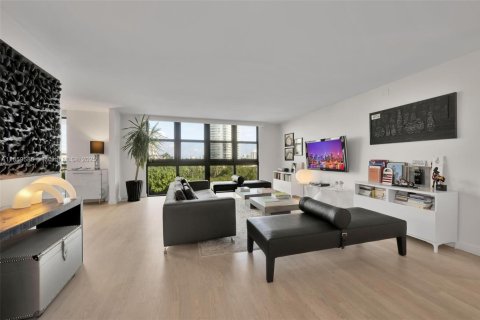 Condo in Miami Beach, Florida, 3 bedrooms  № 1888946 - photo 8