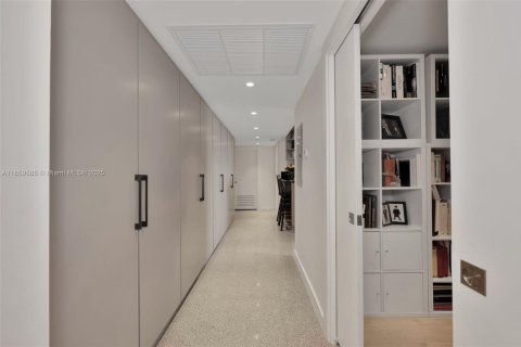 Condo in Miami Beach, Florida, 3 bedrooms  № 1888946 - photo 18