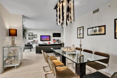 Condo in Miami Beach, Florida, 3 bedrooms  № 1888946 - photo 11
