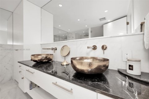 Condo in Miami Beach, Florida, 3 bedrooms  № 1888946 - photo 26