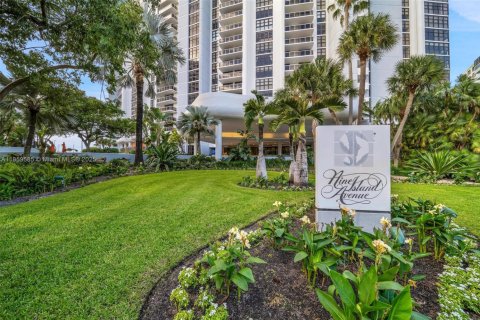 Condo in Miami Beach, Florida, 3 bedrooms  № 1888946 - photo 15
