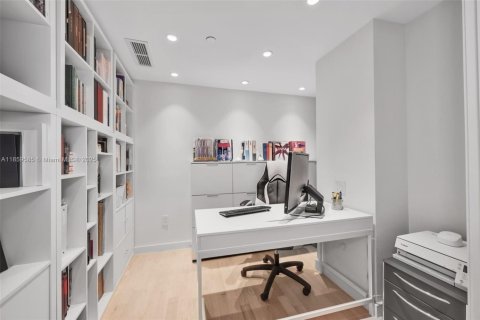 Condo in Miami Beach, Florida, 3 bedrooms  № 1888946 - photo 19