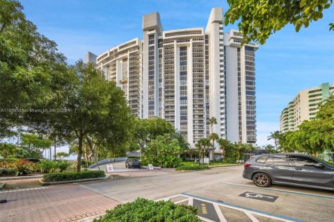 Condo in Miami Beach, Florida, 3 bedrooms  № 1888946 - photo 16