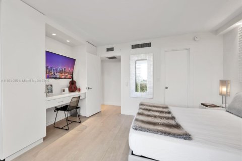 Condo in Miami Beach, Florida, 3 bedrooms  № 1888946 - photo 29