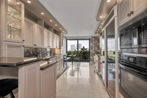 Condo in Miami Beach, Florida, 3 bedrooms  № 1888946 - photo 4
